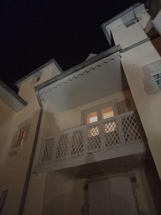 Apartamento Les Meubles Du Colombier Lons-le-Saunier Exterior foto